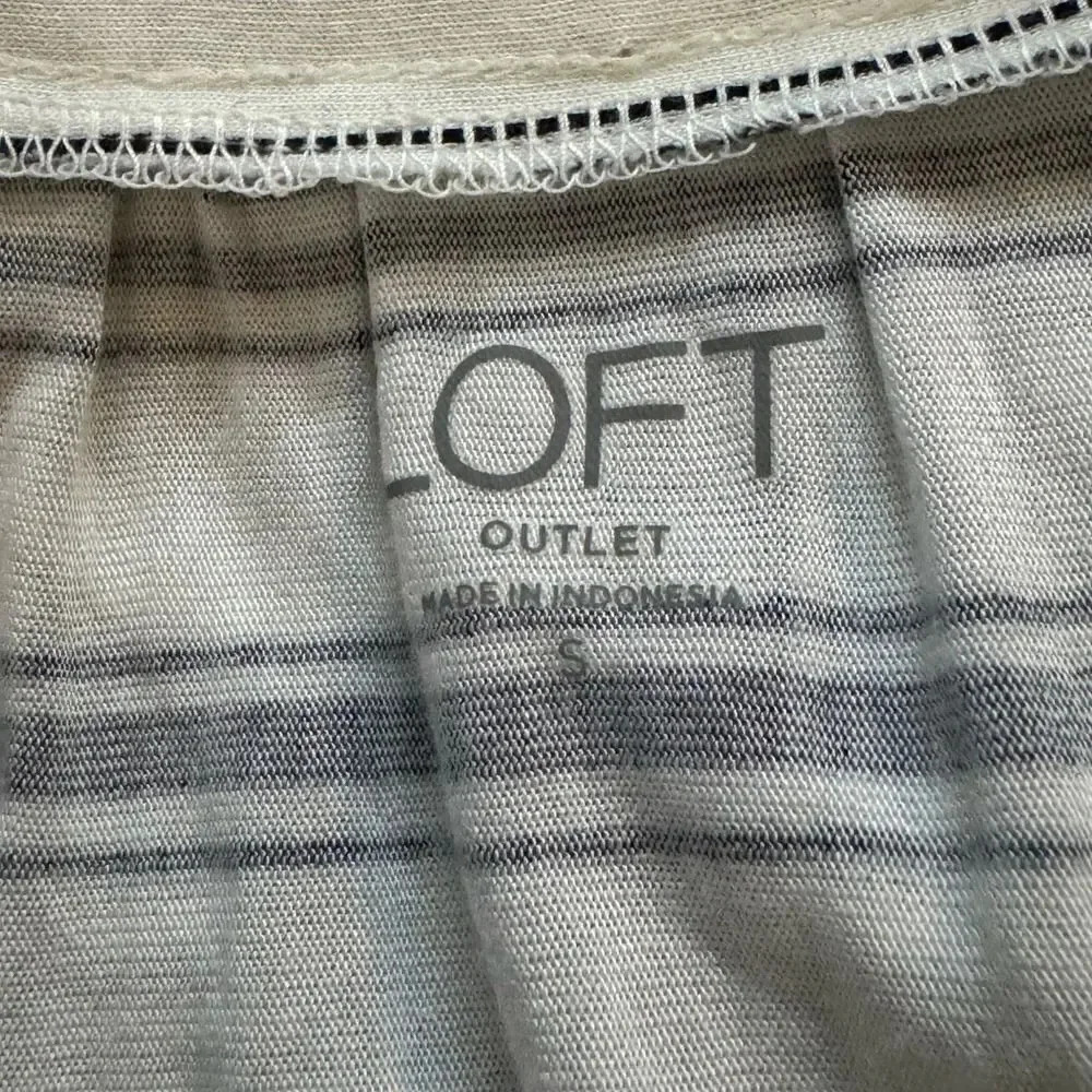 Ann Taylor Loft S Small Shirt Top Navy Blue Striped Sleeveless Round Neck‎ - Picture 5 of 6